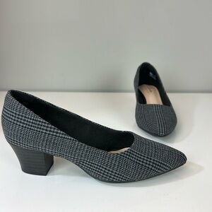 Clarks Teresa Step Pump Black Plaid Size 6-WIDE